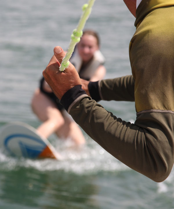 Eywoa coaching a rider how to wakesurf